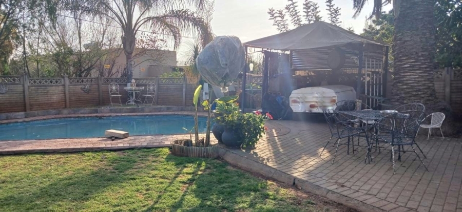 3 Bedroom Property for Sale in Heuwelsig Northern Cape